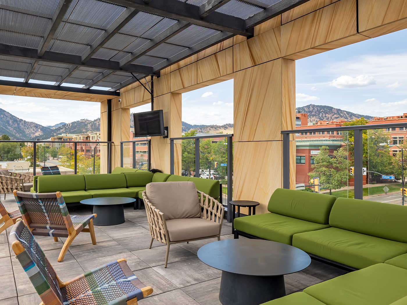 outdoor resident lounge